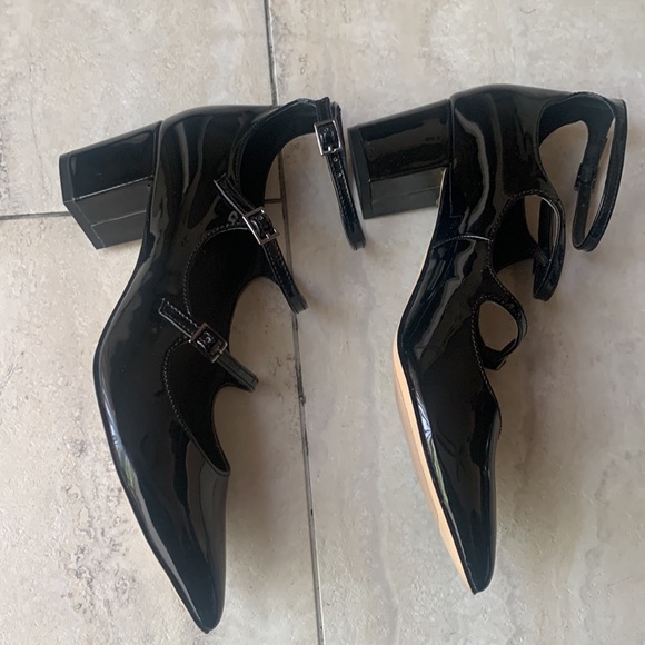 Tahari heels for sale still new shoes only been used once - Picture 2 of 4